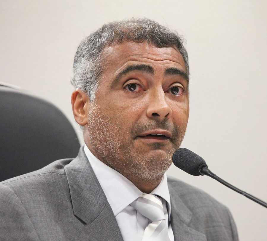 PL do senador Romario quer obrigar a compra de livros acessíveis por bibliotecas públicas brasileiras | © André Corrêa / Agência Senado