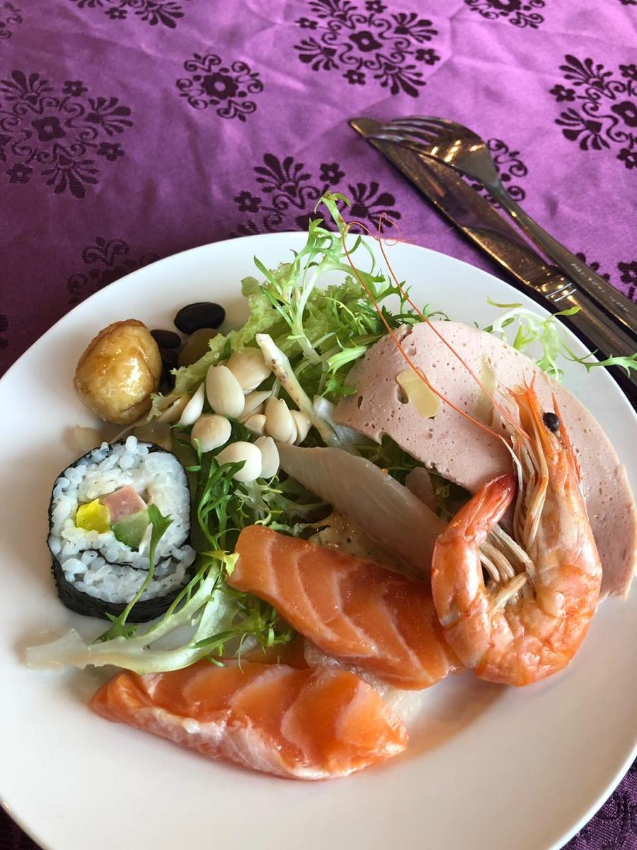 O almoço ficou show. Só mesmo o café da manhã que precisa de um rearranjo. O almoço ficou show. Só mesmo o café da manhã que precisa de um rearranjo.