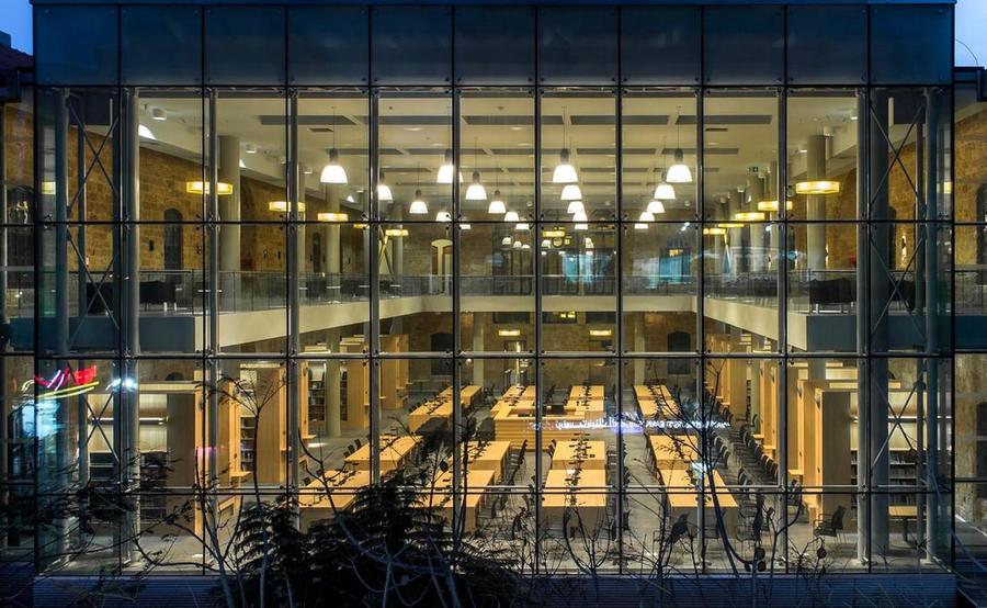 Parede de vidro garante luminosidade à nova Biblioteca Nacional do Líbano | © Divulgação Parede de vidro garante luminosidade à nova Biblioteca Nacional do Líbano | © Divulgação