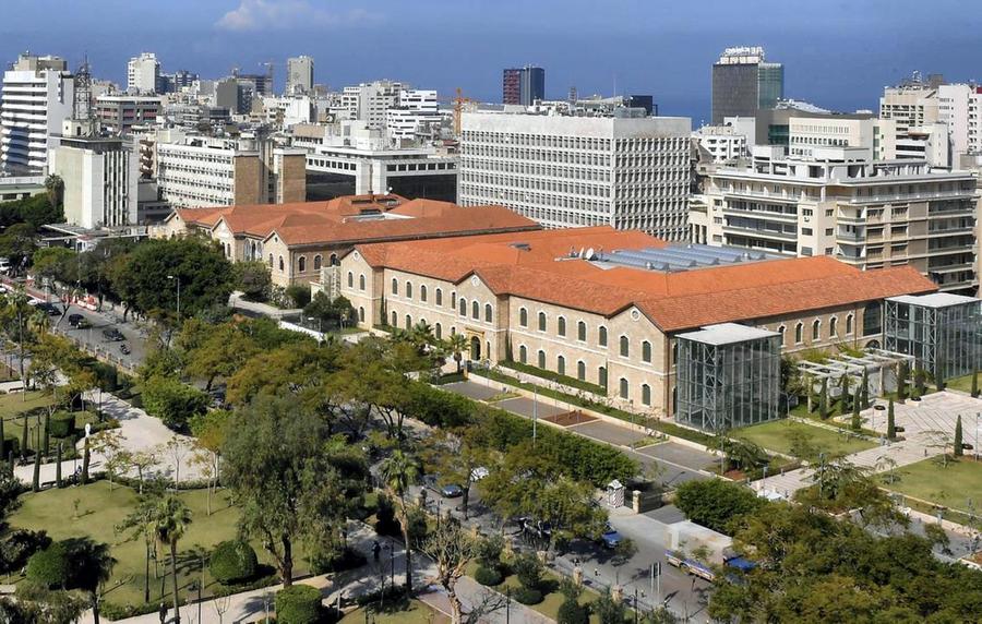 Parede de vidro garante luminosidade à nova Biblioteca Nacional do Líbano | © Divulgação