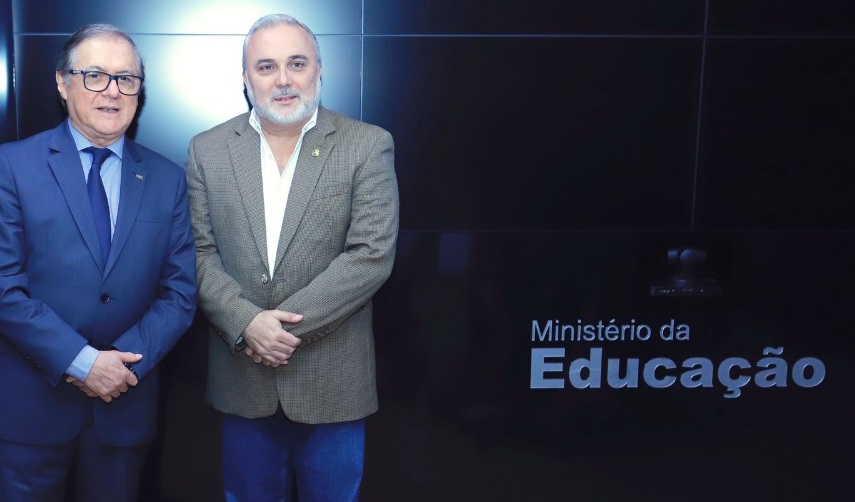 O ministro Vélez recebeu o senador Prates na sede do MEC na última sexta-feira | © Divulgação O ministro Vélez recebeu o senador Prates na sede do MEC na última sexta-feira | © Divulgação