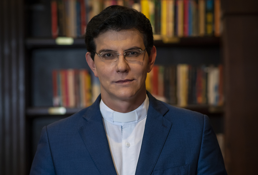 Padre Reginaldo Manzotti encabeça a lista dos mais vendidos dessa semana, com