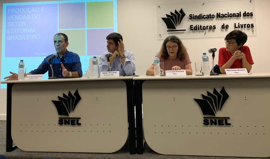 Marcos Pereira (SNEL), Vitor Tavares (CBL), Leda Paulani (Fipe) e Mariana Bueno (Fipe) durante a apresentação dos resultados da Pesquisa Produção e Vendas do Setor Editorial Brasileiro | © Carlo Carrenho