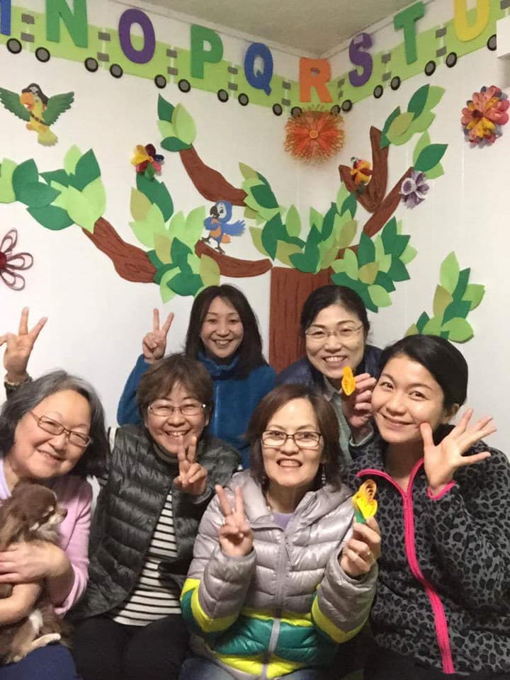 Equipe que preparou a inauguração da Biblioteca Susana Ventura, em Osaka, Japão | © Marina Suzuki / Redes sociais de Luiza Tanaka