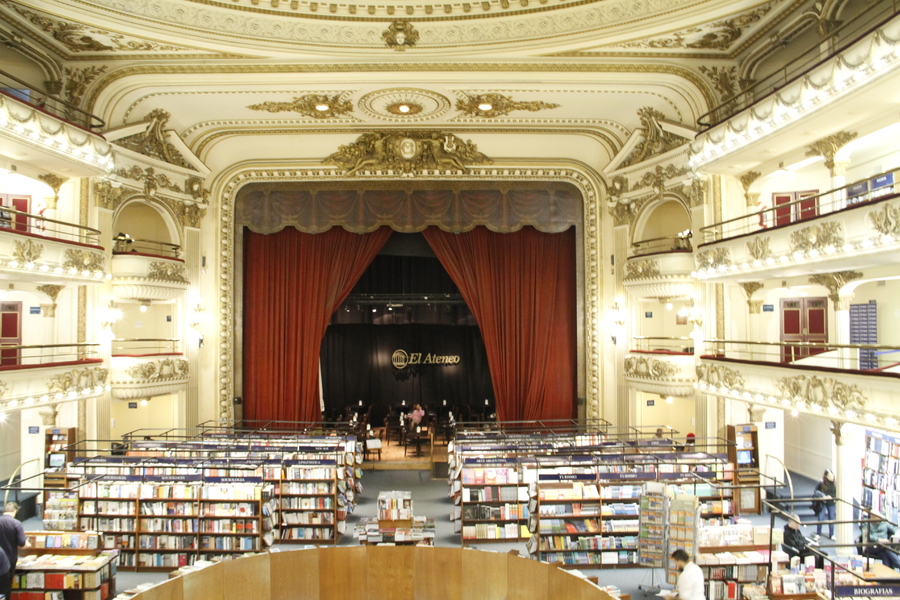 El Ateneo Grand Splendid, a livraria ícone da Argentina. María Teresa Carbano estima queda de 30% das vendas entre 2015 e 2019 | © Leonardo Neto El Ateneo Grand Splendid, a livraria ícone da Argentina. María Teresa Carbano estima queda de 30% das vendas entre 2015 e 2019 | © Leonardo Neto