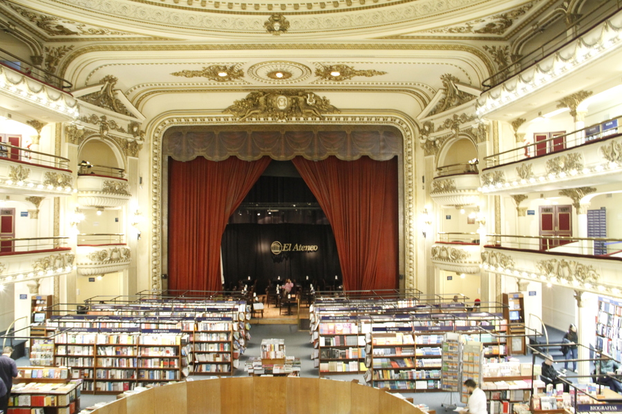 El Ateneo Grand Splendid, a livraria ícone da Argentina. María Teresa Carbano estima queda de 30% das vendas entre 2015 e 2019 | © Leonardo Neto