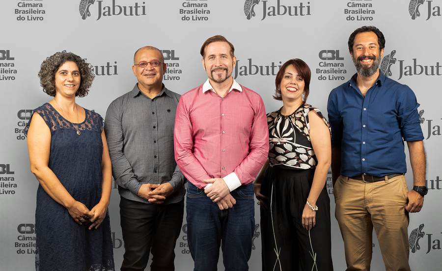 Mariana Diniz Mendes, Marcos Marcionilo, Pedro Almeida, Camile Mendrot e Cassius Medauar compõem o conselho curador do Prêmio Jabuti | © Jailson Leal