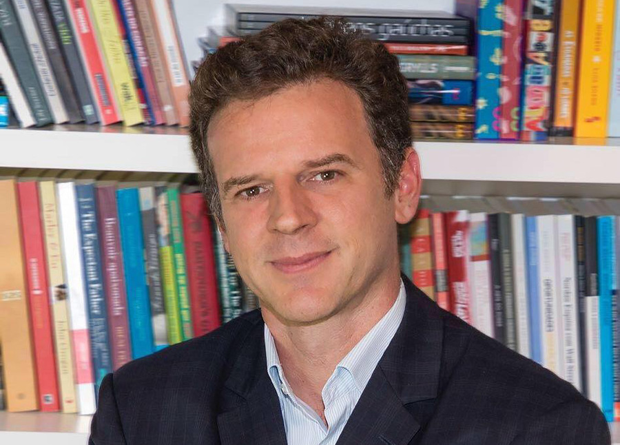 Em novo livro, Eduardo Moreira defende que que a principal causa da crise no país é a alta concentração de riqueza nas mãos de poucos | © Redes Sociais do autor Em novo livro, Eduardo Moreira defende que que a principal causa da crise no país é a alta concentração de riqueza nas mãos de poucos | © Redes Sociais do autor