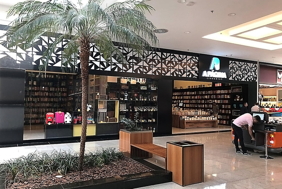 Fachada da nova loja d'A Página em Londrina Fachada da nova loja d'A Página em Londrina