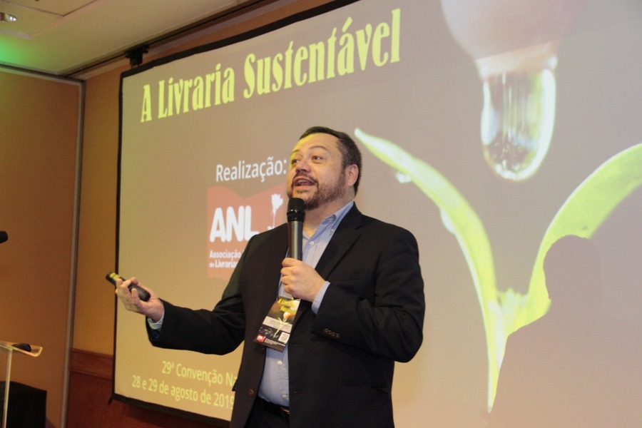 Sérgio Mena Barreto - presidente da Abrafarma - falou como as farmácias se reinventaram e deu dicas para que as livrarias sigam no mesmo caminho | Immonem Barros Sérgio Mena Barreto - presidente da Abrafarma - falou como as farmácias se reinventaram e deu dicas para que as livrarias sigam no mesmo caminho | Immonem Barros