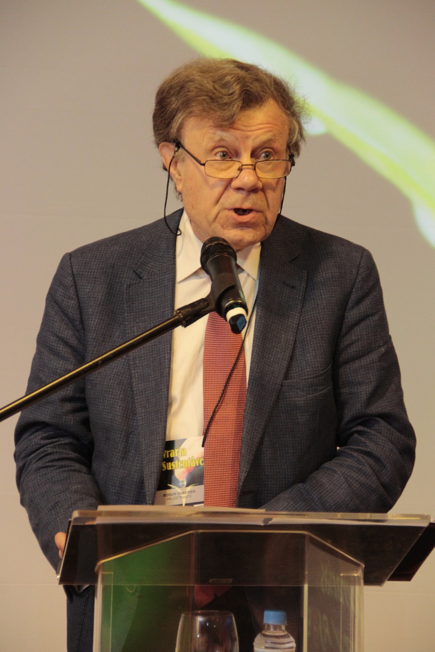 O nostálgico Roger Chartier defendeu as livrarias e os livros físicos | Immonem Barros O nostálgico Roger Chartier defendeu as livrarias e os livros físicos | Immonem Barros