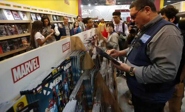 Em dois dias diferentes, fiscais da Prefeitura estiveram na Bienal, mas não encontraram nada além de livros. Nada foi recolhido | © Marcos de Paula / Prefeitura