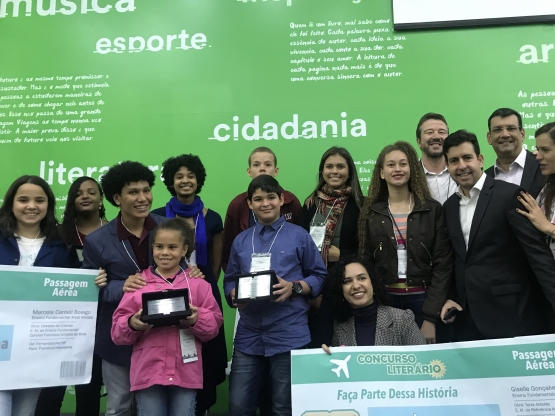 Cerimônia de entrega simbólica dos prêmios, que aconteceu na última Bienal do Livro de SP | © Portal do FNDE Cerimônia de entrega simbólica dos prêmios, que aconteceu na última Bienal do Livro de SP | © Portal do FNDE
