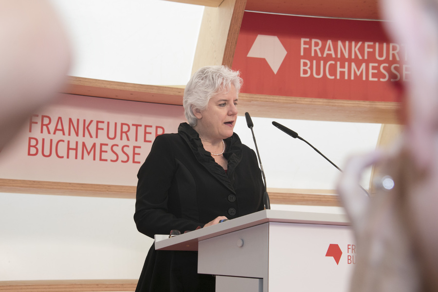 Hélène Laurendeau, ministra do Patrimônio Canadense, durante a apresentação dos planos do seu país para Frankfurt 2020 | Karsten Thormaehlen / Buchmesse