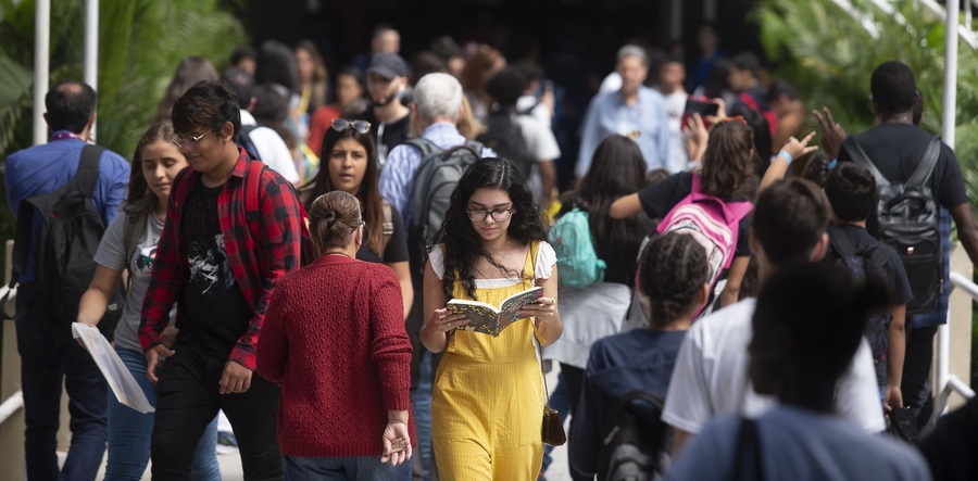 Leitoras são a maioria entre os frequentadores tanto da Bienal do Rio (na foto) quanto da Flup | Divulgação / Bienal