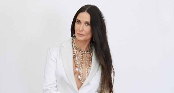 Autobiografia de Demi Moore é um dos livros que está no prelo da Alta Books | © Twitter da atriz