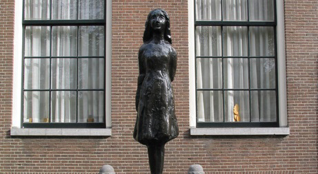 Momumento em homenagem à Anne Frank, em Amsterdã | © Factumquintus/WikiCommons