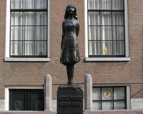 Monumento em homenagem à Anne Frank, em Amsterdã | © Factumquintus/WikiCommons