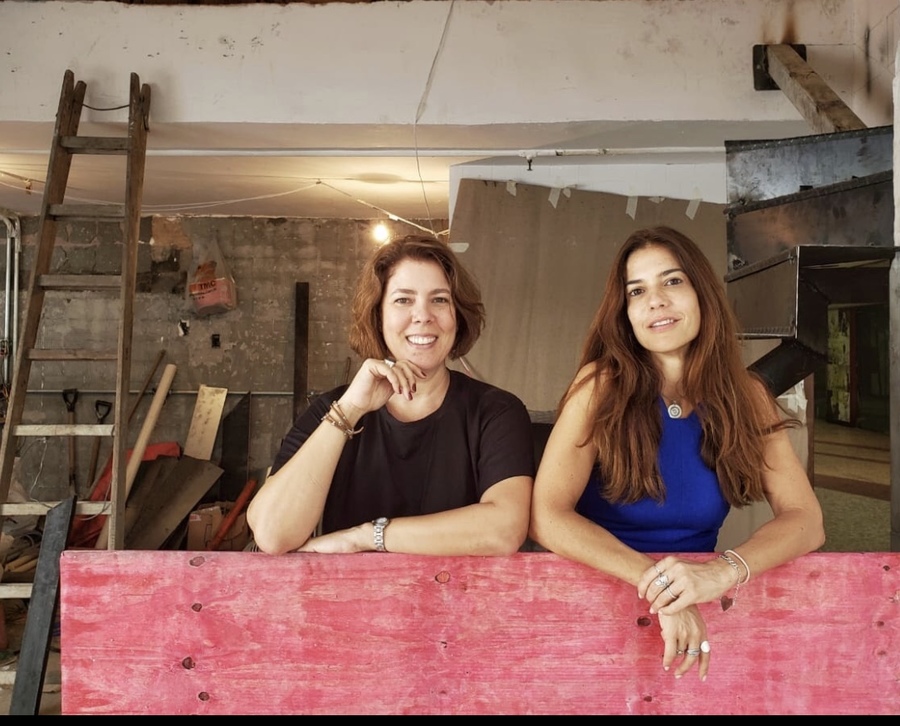 Martha Ribas e Leticia Bosisio no canteiro de obras da Janela | ©Mônica Ramalho / Divulgação