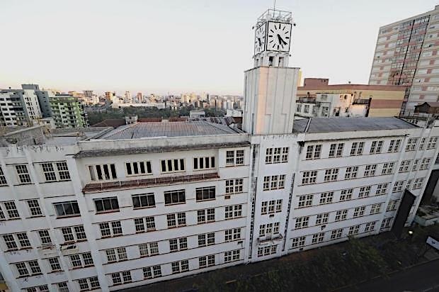 Pátio do Eberle era onde funcionava uma metalúrgica e agora passa a abrigar o Quindim