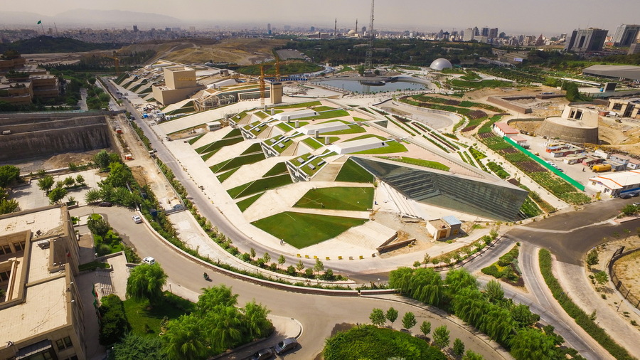 Com 110 mil m², a Bagh-e-Ketab, de Teerã, é a maior livraria do mundo Com 110 mil m², a Bagh-e-Ketab, de Teerã, é a maior livraria do mundo