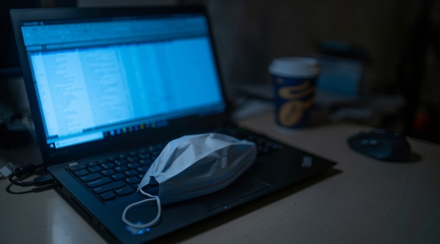 Editoras brasileiras que imprimem na China temem desabastecimento no curto prazo | © Dimitri Karastelev / Unsplash Editoras brasileiras que imprimem na China temem desabastecimento no curto prazo | © Dimitri Karastelev / Unsplash