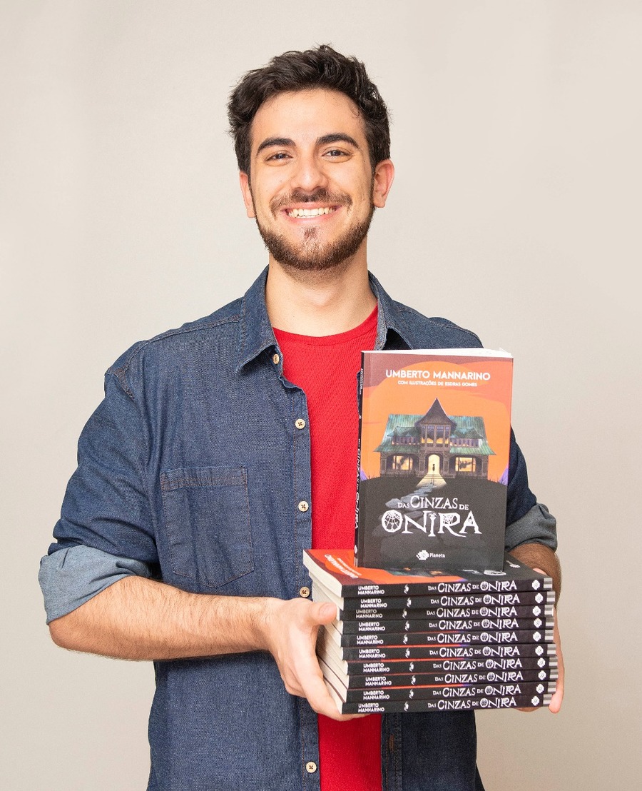 Umberto Mannarino é autor de 'Das cinzas de Onira', estreante da Lista Nielsen PublishNews Umberto Mannarino é autor de 'Das cinzas de Onira', estreante da Lista Nielsen PublishNews