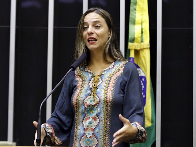 A deputada Fernanda Melchionna (Psol-RS) é a autora do PL 2604/2020 que quer facilitar o acesso de livrarias e editoras a linhas especiais de crédito durante a pandemia | © Ag. Câmara