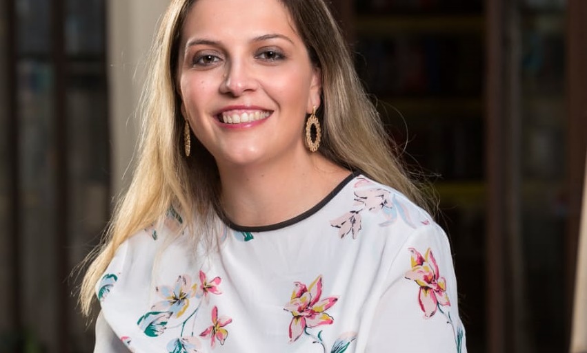 A livreira Talita Camargo celebra dois possíveis novos best-sellers, mas lamenta que - por conta da pandemia - eles não deverão refletir em vendas nas livrarias | © Paulo Vitale