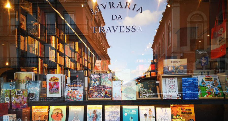 Reaberta no dia 4, a Livraria da Travessa de Lisboa teve bom movimento, respeitando as regras e evitando aglomerações | © Redes sociais da livraria
