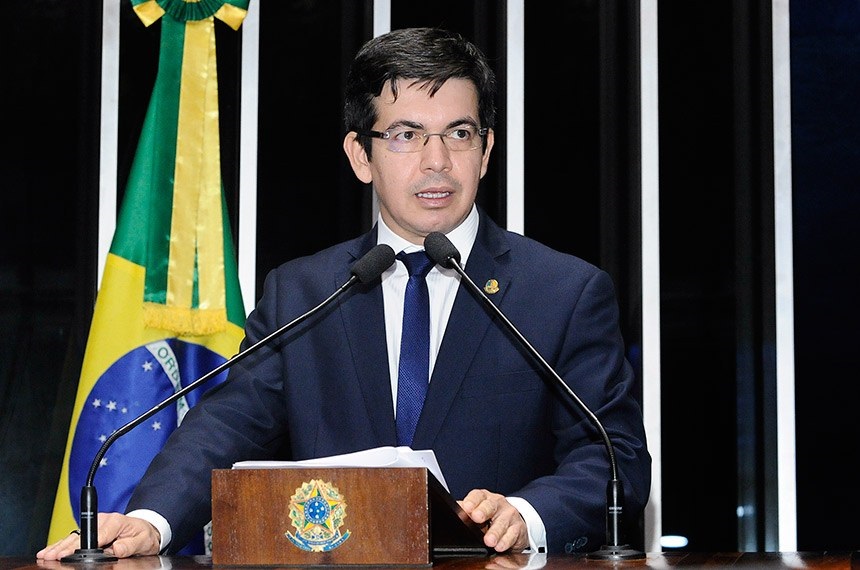 Senador Randolfe Rodrigues apresenta PEC na tentativa de barrar tributação do livro | © Waldemir Barreto/Agência Senado