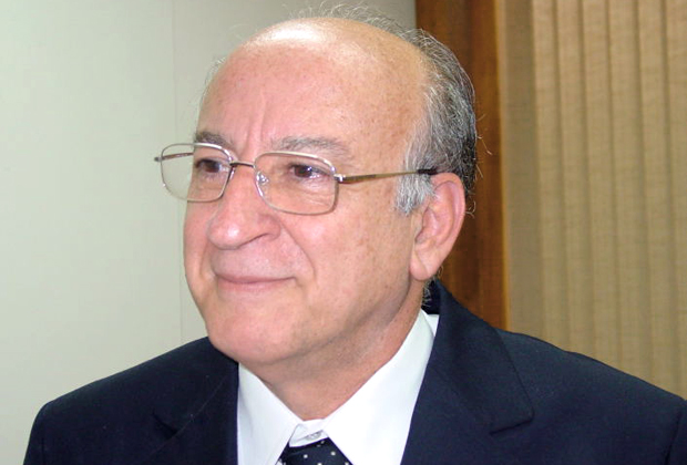 O professor Emir José Suaiden foi nomeado titular do Departamento de Livro, Leitura, Literatura e Bibliotecas | © Rodolfo Grilu/Secom UnB O professor Emir José Suaiden foi nomeado titular do Departamento de Livro, Leitura, Literatura e Bibliotecas | © Rodolfo Grilu/Secom UnB