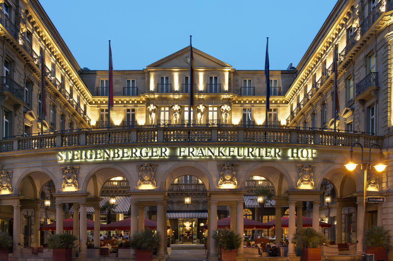 Hotel Frankfurter Hof, ponto de encontro obrigatório nas noites de Frankfurt | © Divulgação