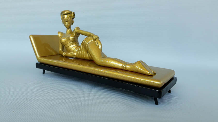Radical Chic, personagem criada por Miguel Paiva. Escultura do artista Wilson Iguti. Radical Chic, personagem criada por Miguel Paiva. Escultura do artista Wilson Iguti.