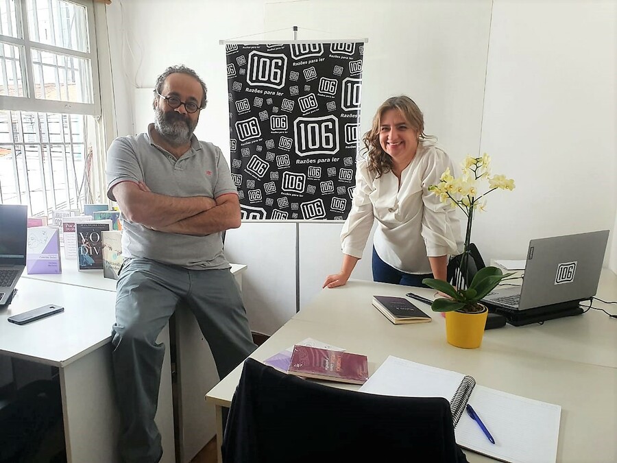 Omar Souza e Fernanda Zacharewicz, sócios da Editora 106 na nova sede