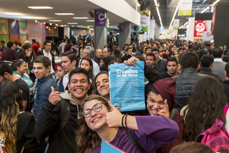 Público jovem na Feira do Livro de Guadalajara © Courtesy FIL Guadalajara / Nabil Quintero Milián