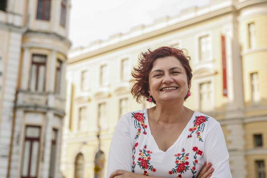 Cida Pedrosa foi a vencedora do Prêmio Jabuti 2020 | © Reprodução Facebook