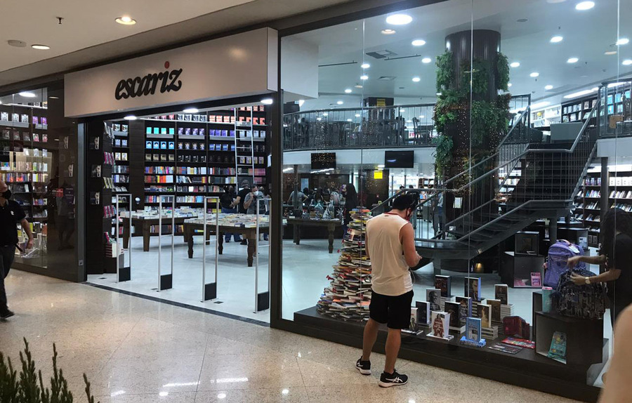 Nova unidade da Escariz no Shopping Barra de Salvador foi instalada em espaço deixado pela Saraiva | © Redes Sociais da empresa Nova unidade da Escariz no Shopping Barra de Salvador foi instalada em espaço deixado pela Saraiva | © Redes Sociais da empresa