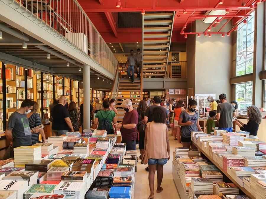 No geral, varejo de livros cresce 20% em novembro e alcança o mesmo número de exemplares vendidos em 2019. Resta perguntar apenas: onde esses livros foram vendidos? |© Divulgação / Livraria da Travessa No geral, varejo de livros cresce 20% em novembro e alcança o mesmo número de exemplares vendidos em 2019. Resta perguntar apenas: onde esses livros foram vendidos? |© Divulgação / Livraria da Travessa