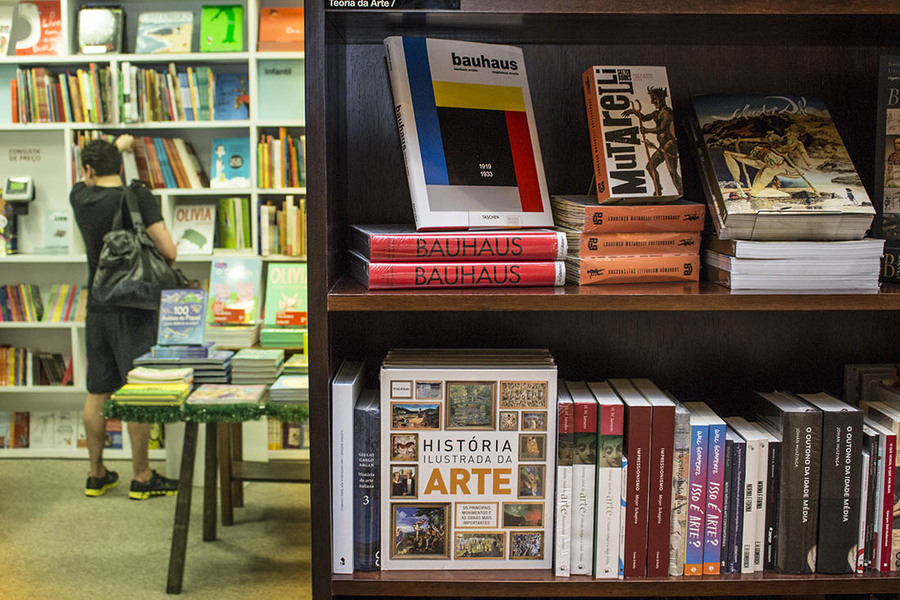 Livrarias baixam preço, mas nem assim consegue recuperar vendas em janeiro | © Alf Ribeiro - Shutterstock Livrarias baixam preço, mas nem assim consegue recuperar vendas em janeiro | © Alf Ribeiro - Shutterstock