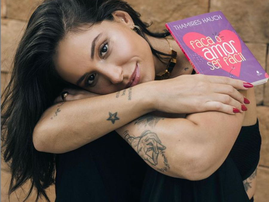 Livro de Thamires Hauch ficou em sexto lugar do Ranking Geral, com mais de 1,3 mil cópias vendidas na semana de estreia | © Instagram da autora