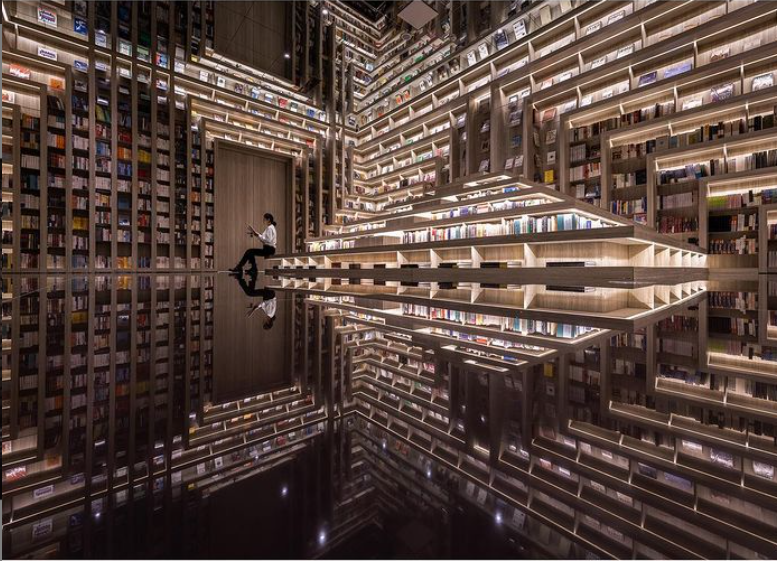 Livraria Dujiangyan Zhongshuge, localizada em Chengdu, é uma das novas livrarias da China | © Redes sociais da arquiteta Li Xiang, fundadora da X+Living, responsável pelo projeto