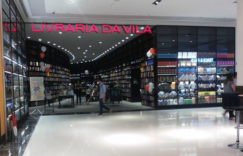 Fachada da unidade da Livraria da Vila aberta no Shopping Maia em 2015 | © Telma Kobori