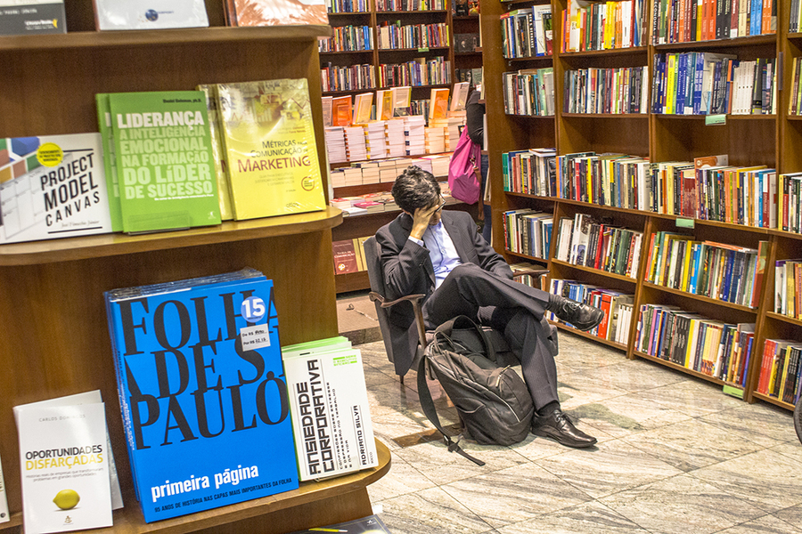 Frente Parlamentar do Livro repudia argumentações da Receita Federal | Alf Ribeiro - Shutterstock