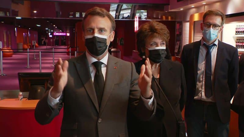 Emmanuel Macron quer unificar as tarifas postais de livros | © Reprodução / BFMTV Emmanuel Macron quer unificar as tarifas postais de livros | © Reprodução / BFMTV