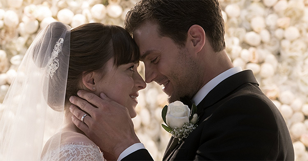 Vai dar em casamento! 'Livre' encerra a trilogia da história de Christian Grey e Anastasia Steeele contada pela ótica dele | © Reprodução do filme