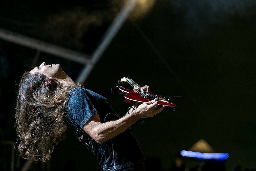 Guitarrista Kiko Loureiro é autor de 'Negócios para criativos' que alcançou o oitavo lugar do Ranking Geral dessa semana | © Diego Baravelli / Wikicommons Guitarrista Kiko Loureiro é autor de 'Negócios para criativos' que alcançou o oitavo lugar do Ranking Geral dessa semana | © Diego Baravelli / Wikicommons
