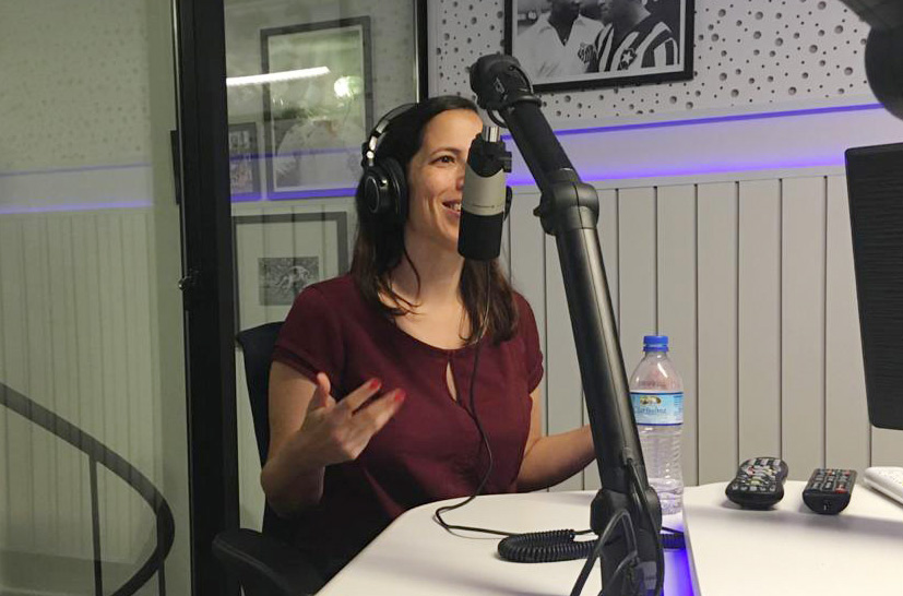Joselia Aguiar na gravação do Podcast do PublishNews em março de 2020