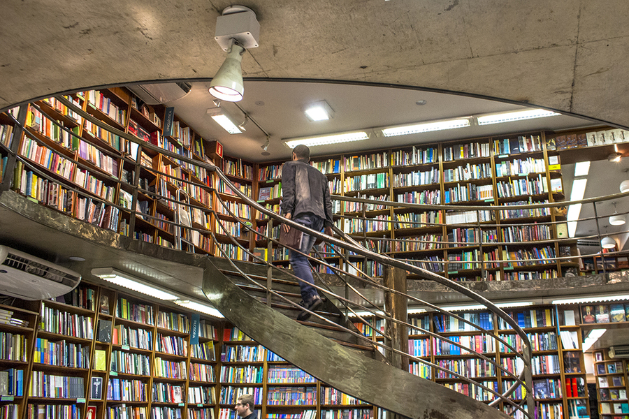 Painel do Varejo de Livros no Brasil, realizado pela Nielsen e pelo SNEL, registra a venda de 36,1 milhões de unidades e faturamento de R$ 1,5 bilhão com a venda de livros | © Alf Ribeiro / Shutterstock