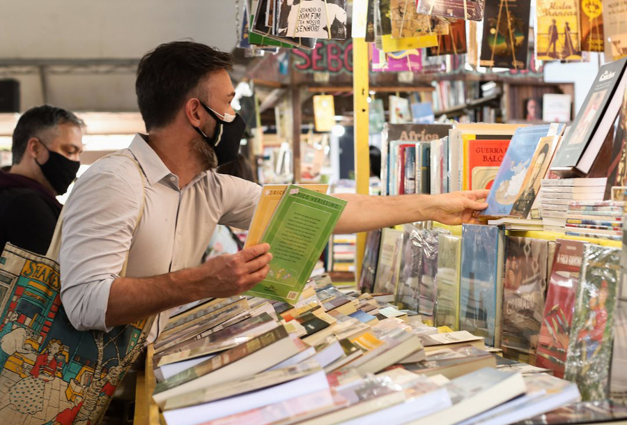 Barraca da Feira do Livro de Porto Alegre | © Diego Lopes / Câmara Rio-Grandense do Livro